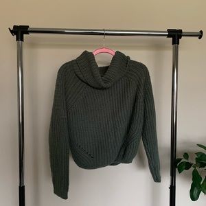 Green turtle neck sweater